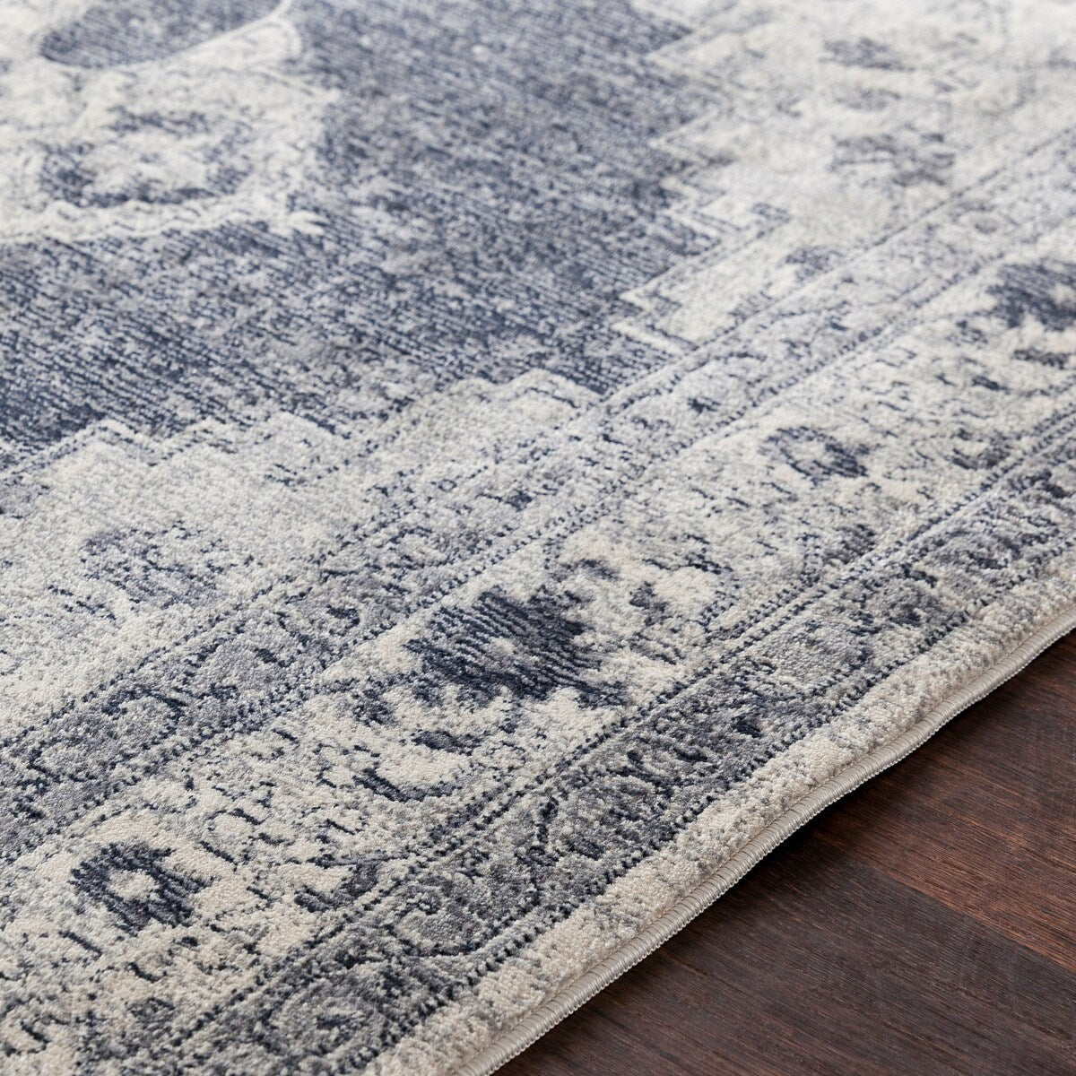 Uzziah Oriental Traditional Area Rug - 6'7" x 9'