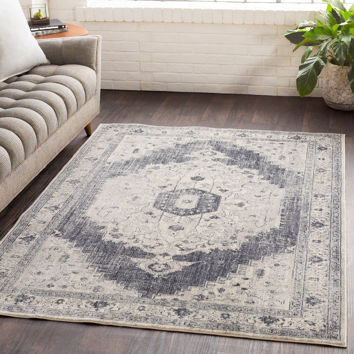 Uzziah Oriental Traditional Area Rug - 6'7" x 9'