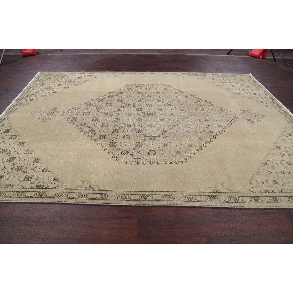 Gracewood Hollow Anduru Hand-knotted Wool Distressed Area Rug - 10'5" x 7'2"