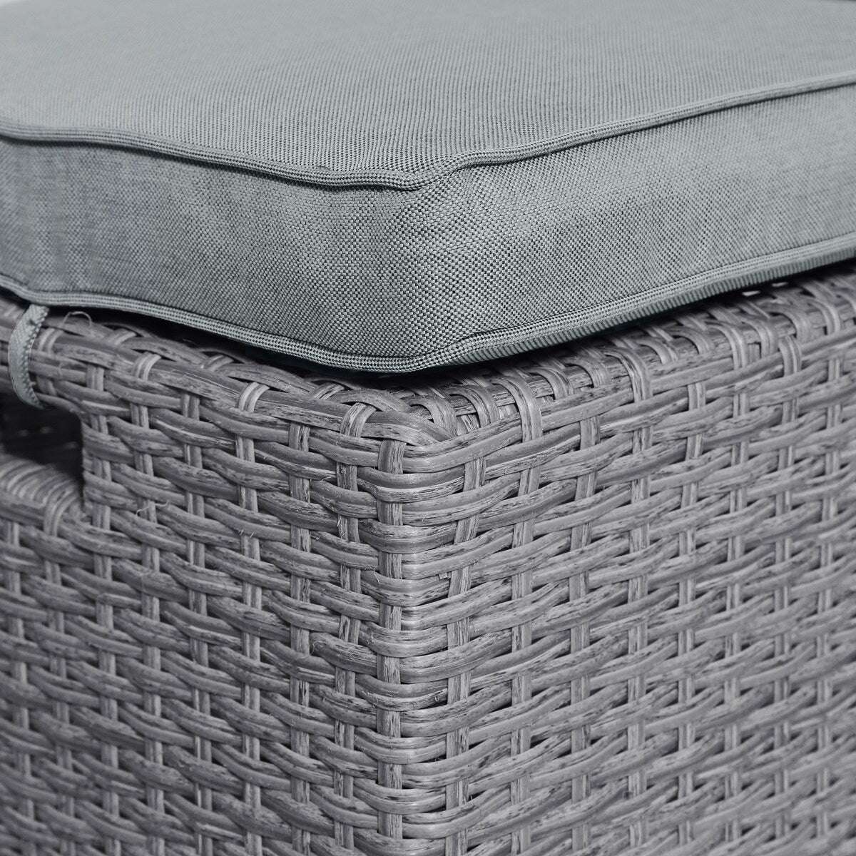 Weather Resistant Pe Rattan Patio Furniture Set