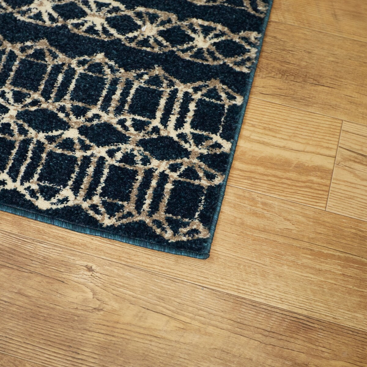 Wesley Diamond Trellis Area Rug