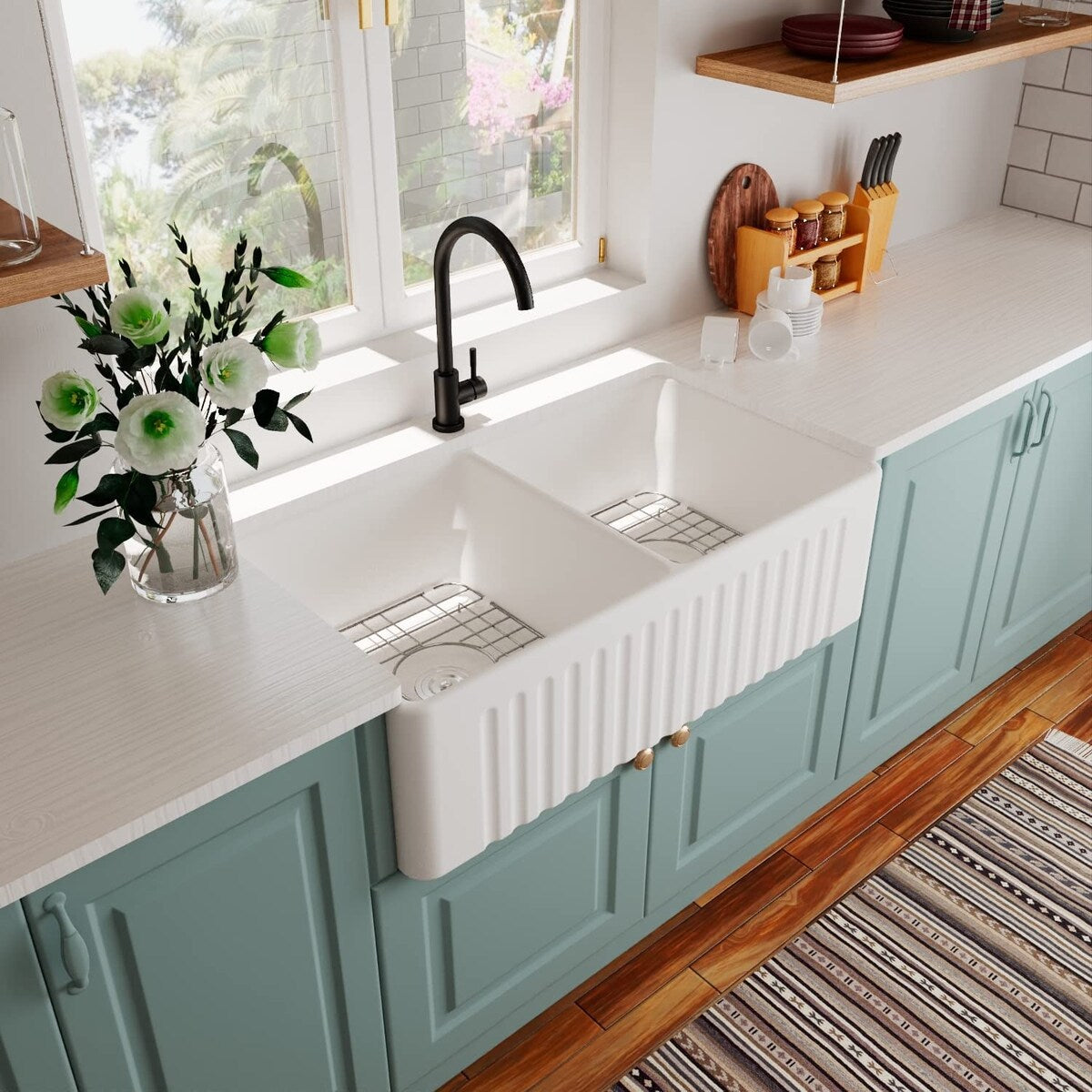 White Fireclay Farmhouse Apron Kitchen Sink with Grid and Strainer