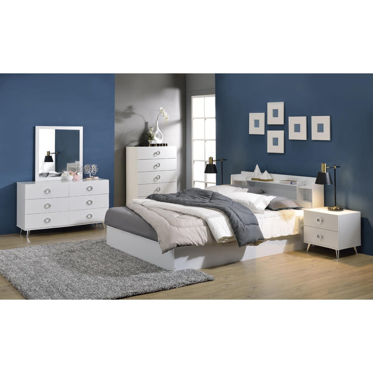 Wooden 6 Drawers Dresser in White Finish