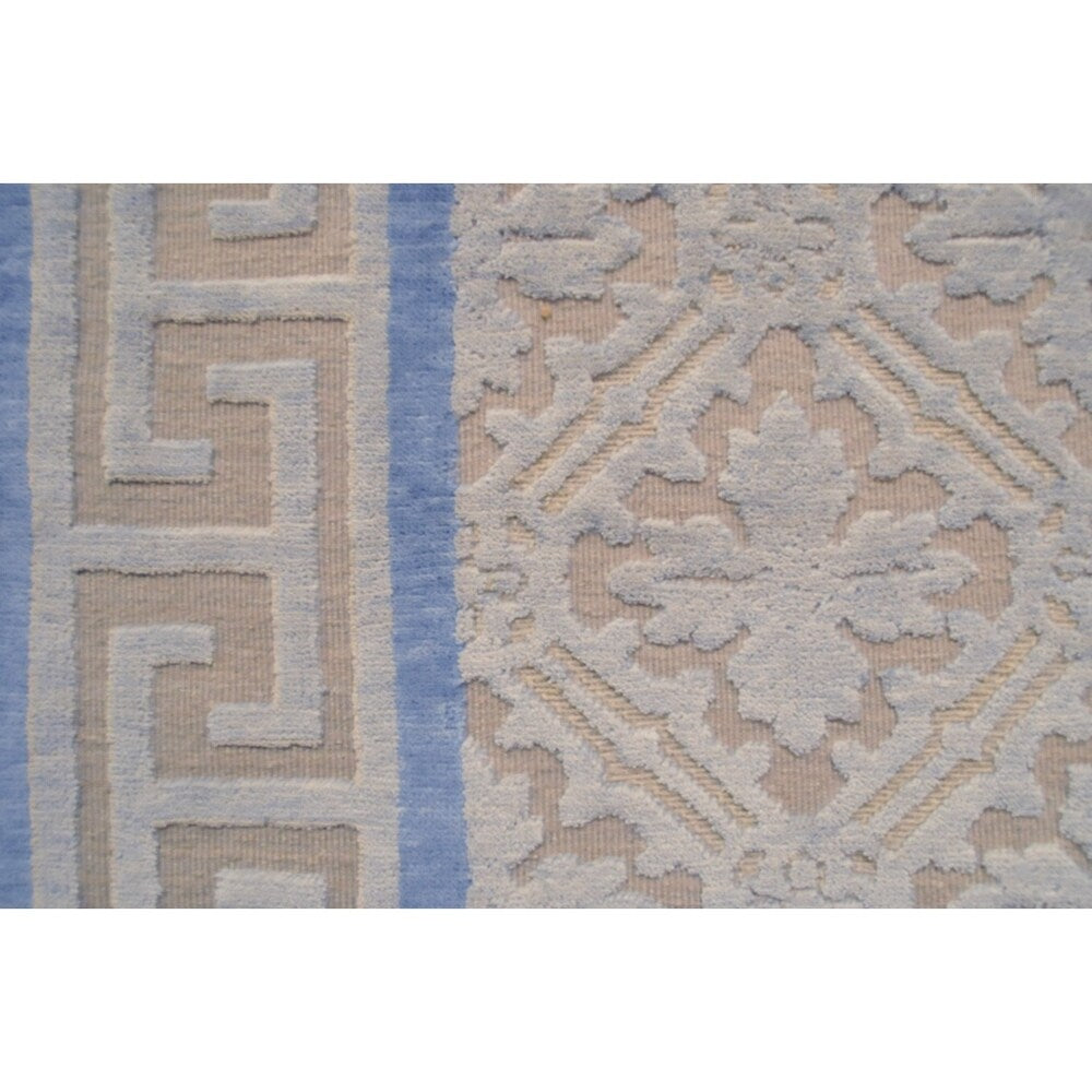 Wool Embossed Rug (7'7'' x 10'3'') - 9'9'' x 14'0''