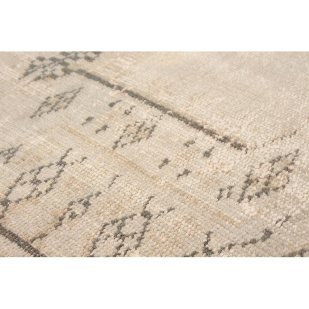 eCarpetGallery Hand-knotted Color Transition Light Grey Wool Rug - 5'0 x 7'11