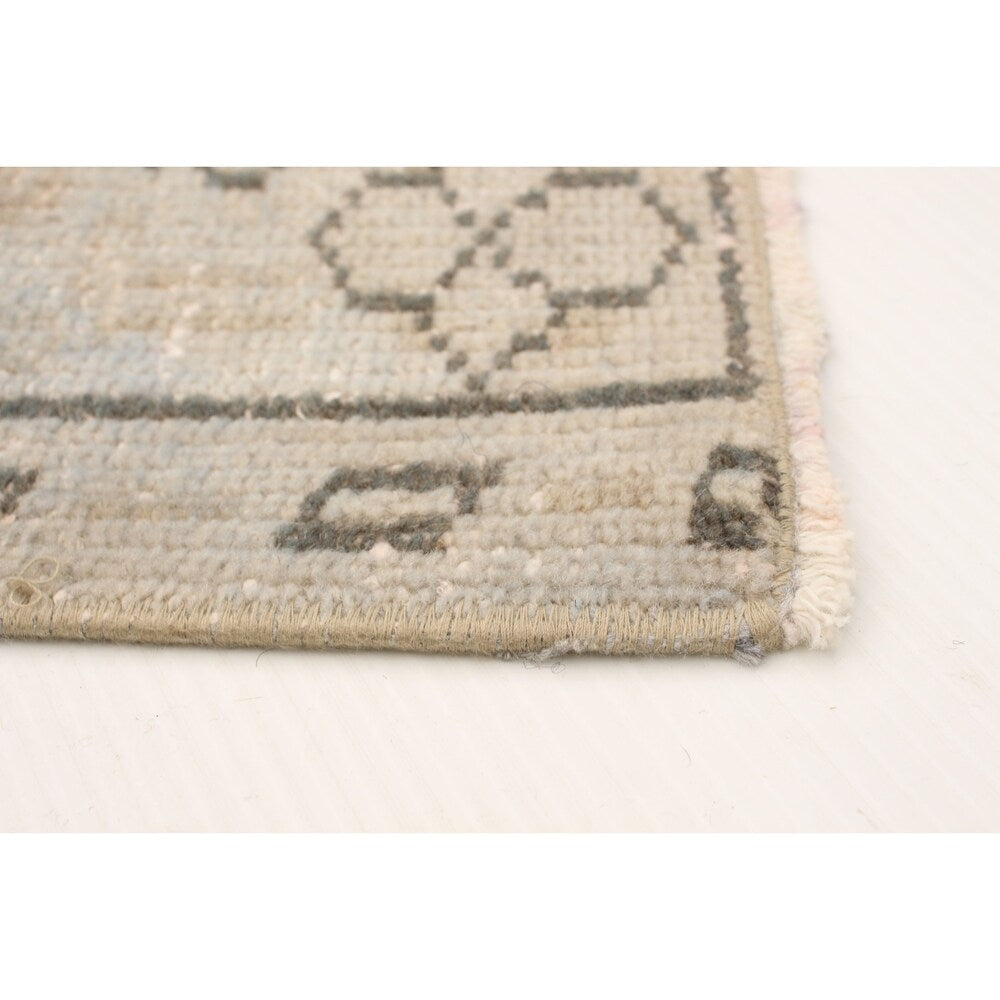 eCarpetGallery Hand-knotted Color Transition Light Grey Wool Rug - 5'0 x 7'11