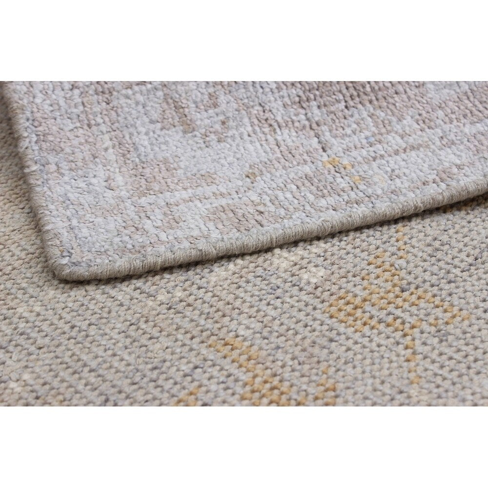 eCarpetGallery Hand-knotted Jules Ushak Grey Rug - 4'11 x 7'10