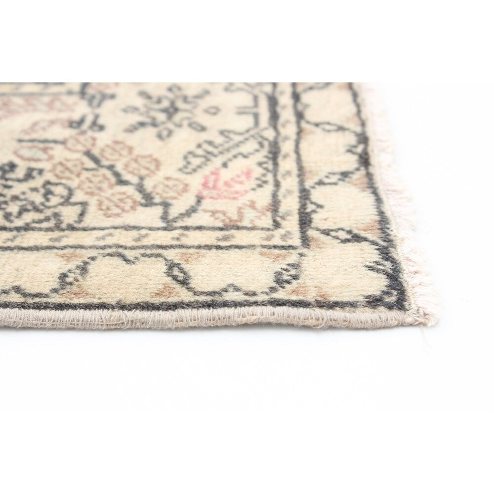 Hand-knotted Keisari Vintage Cream Wool Rug - 6'5" x 9'5"/6'5 x 9'5