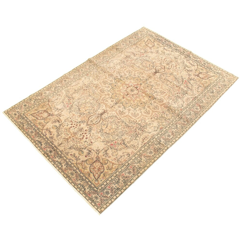 Hand-knotted Keisari Vintage Cream Wool Rug - 6'5" x 9'5"/6'5 x 9'5