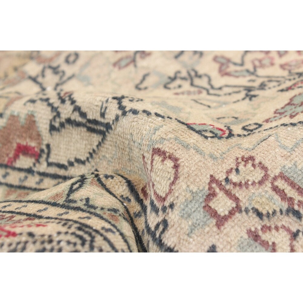 Hand-knotted Keisari Vintage Cream Wool Rug - 6'5" x 9'5"/6'5 x 9'5