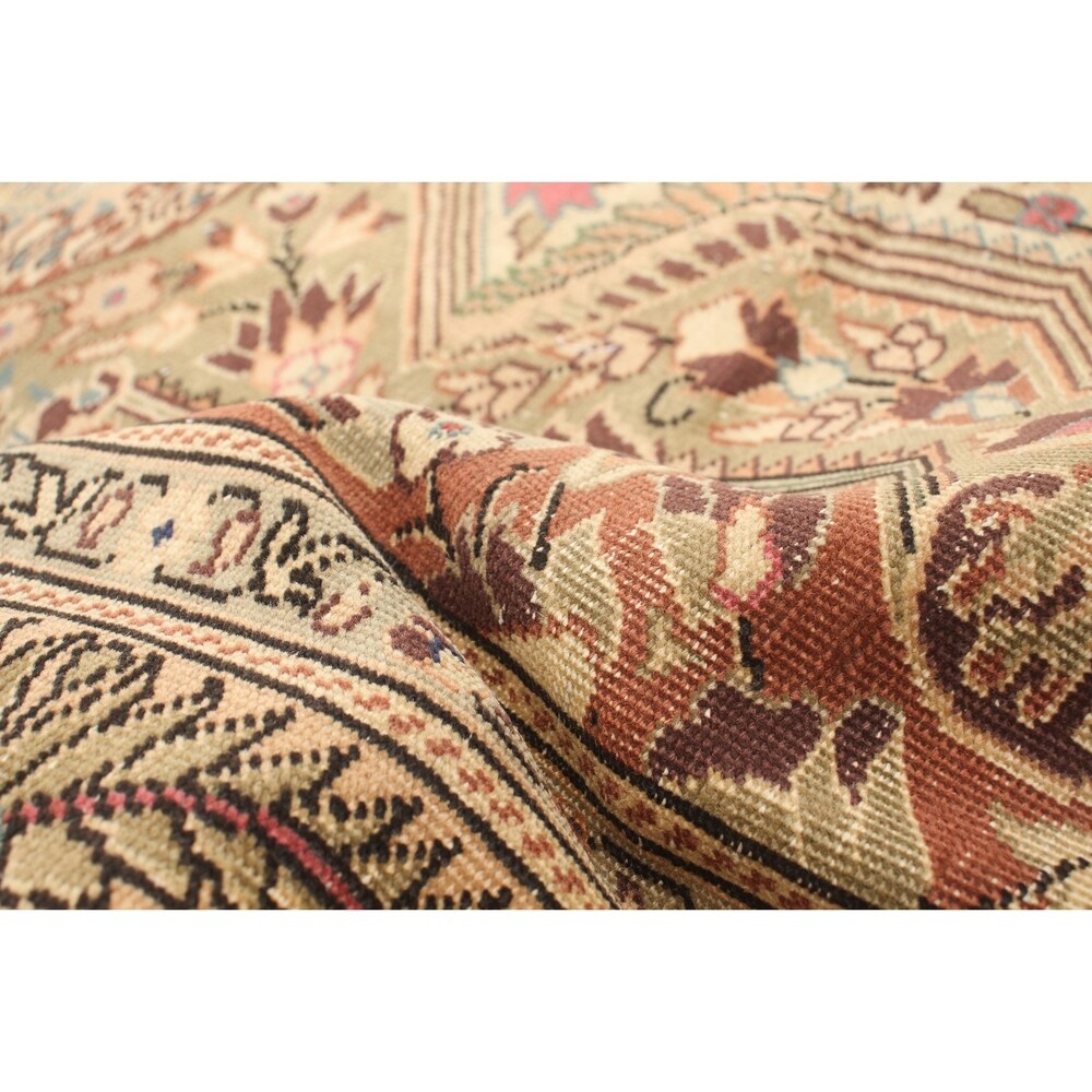 Hand-knotted Keisari Vintage Ivory Wool Rug - 6'8" x 10'1"