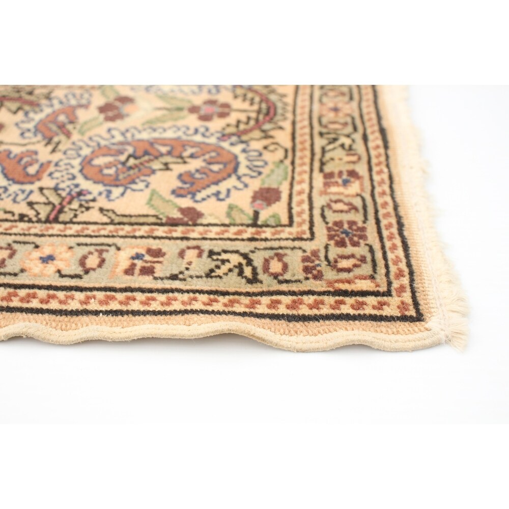 Hand-knotted Keisari Vintage Ivory Wool Rug - 6'8" x 10'1"