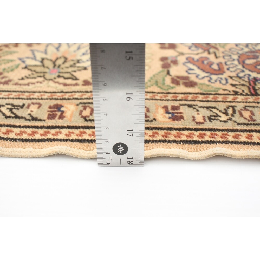 Hand-knotted Keisari Vintage Ivory Wool Rug - 6'8" x 10'1"