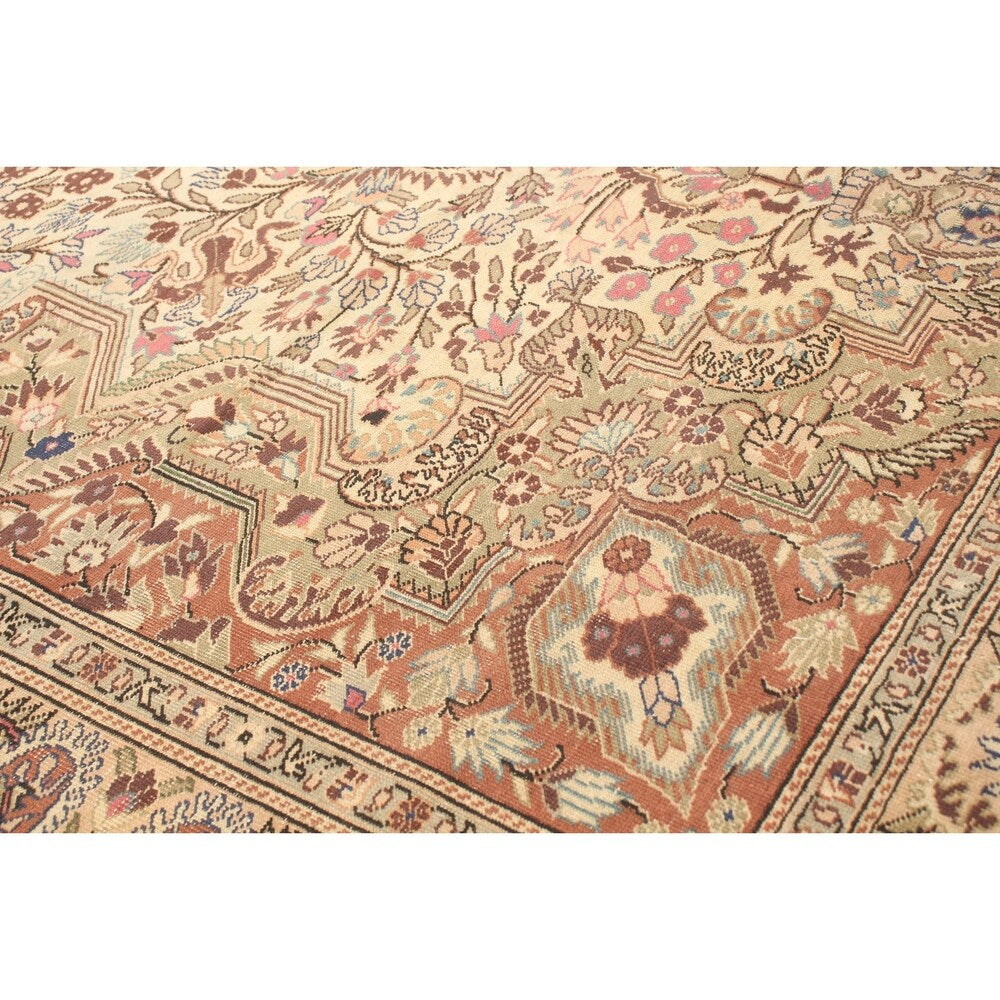 Hand-knotted Keisari Vintage Ivory Wool Rug - 6'8" x 10'1"
