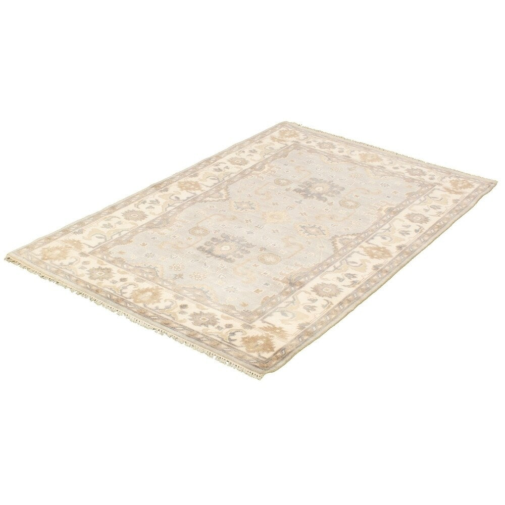 eCarpetGallery Hand-knotted Royal Ushak Light Grey Wool Rug - 5'1 x 8'0