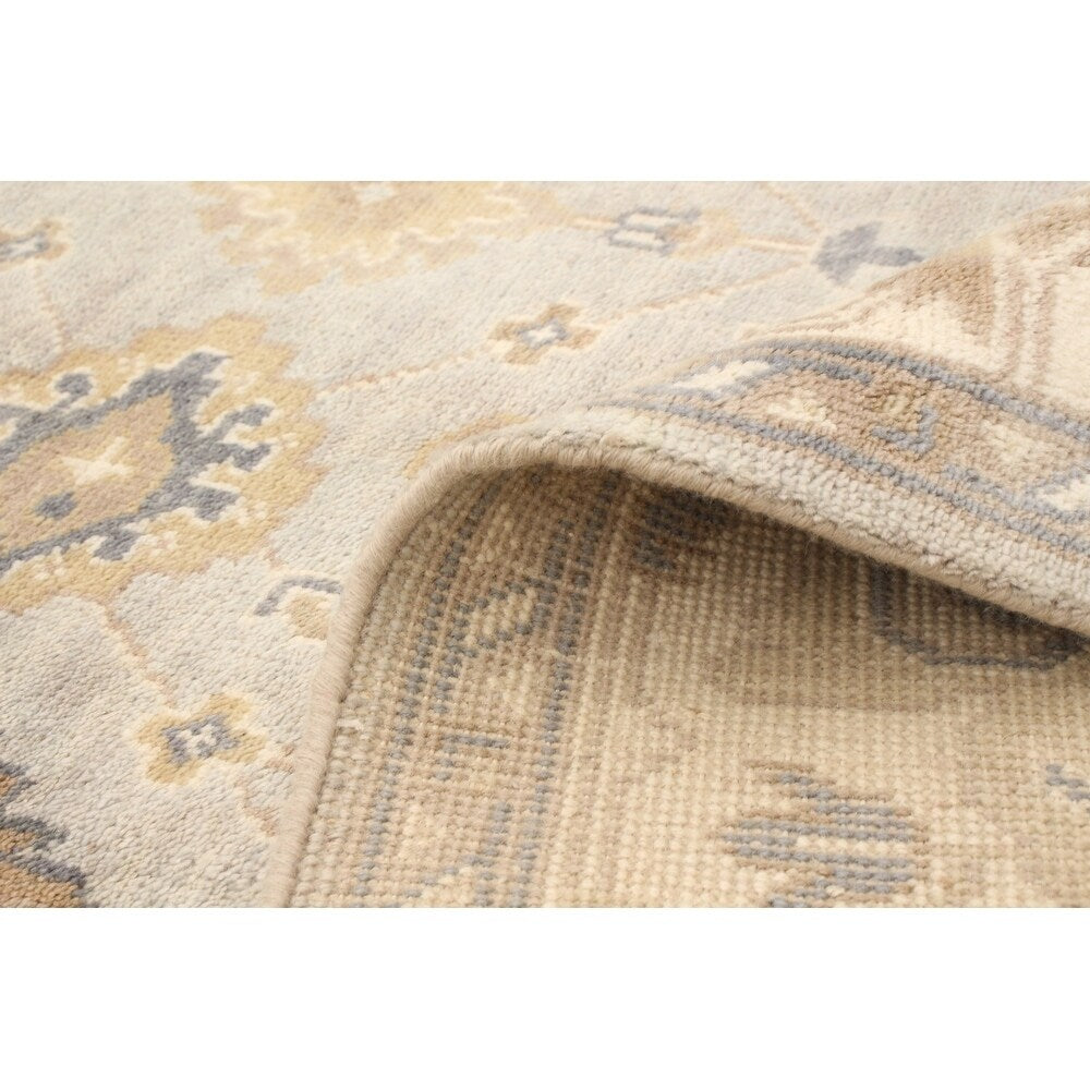 eCarpetGallery Hand-knotted Royal Ushak Light Grey Wool Rug - 5'1 x 8'0