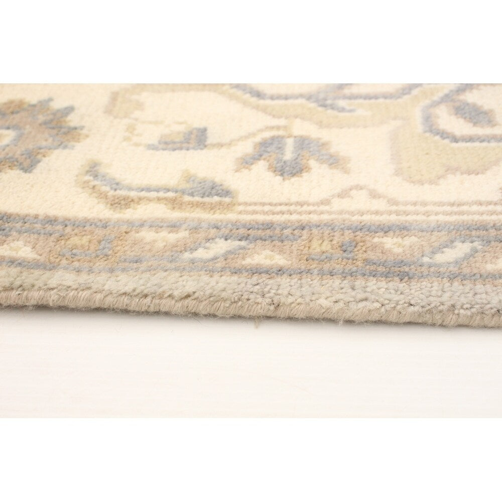 eCarpetGallery Hand-knotted Royal Ushak Light Grey Wool Rug - 5'1 x 8'0