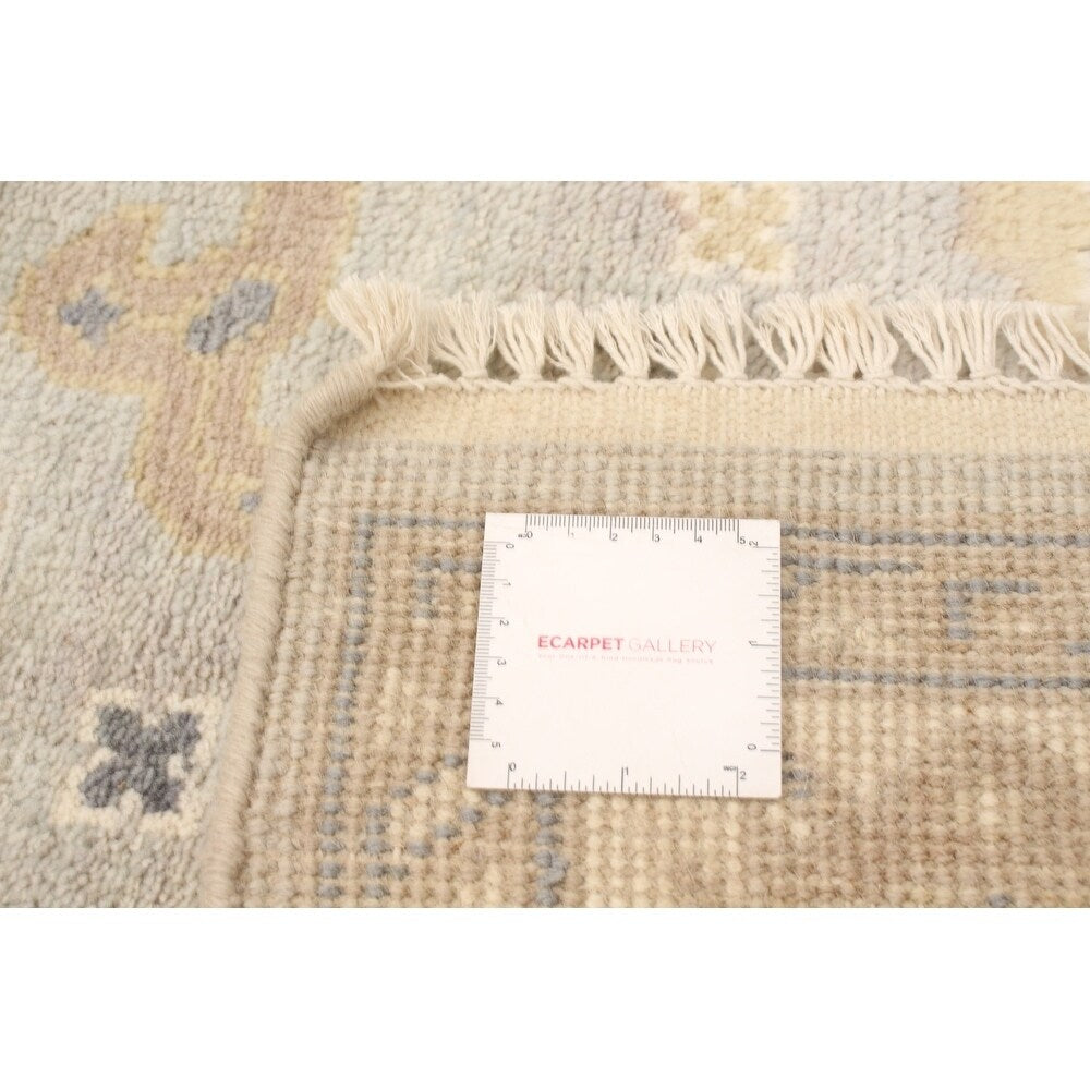 eCarpetGallery Hand-knotted Royal Ushak Light Grey Wool Rug - 5'1 x 8'0