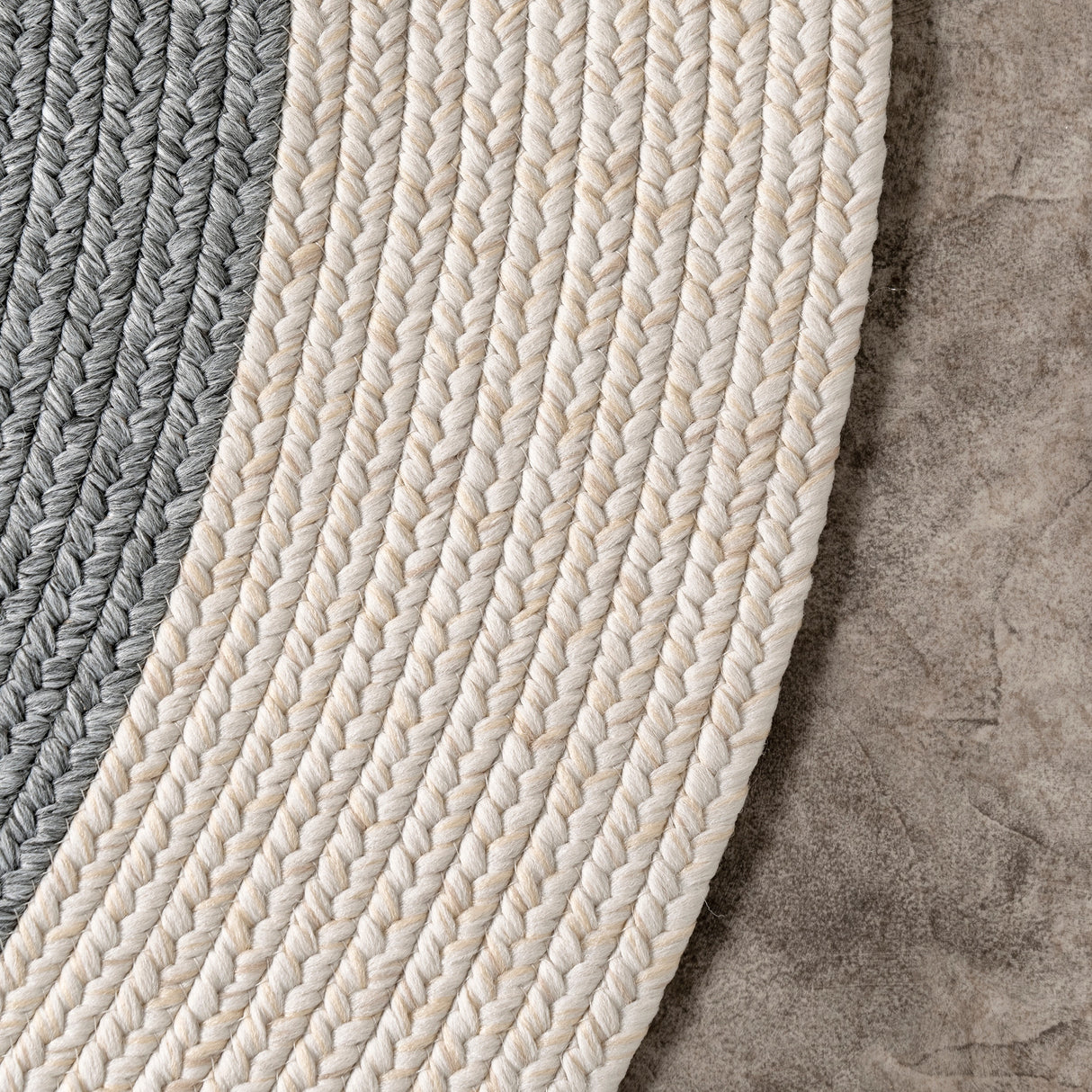 Nuloom Hand-braided Bordered Grey Area Rug
